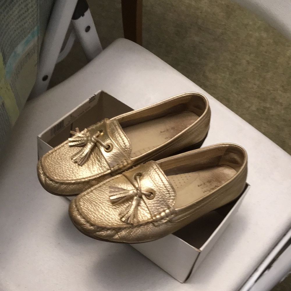 Italian made all leather gold shoes 34 ( girls size)